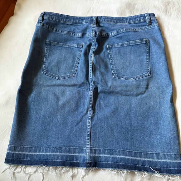 Denim Skirt (size 6) French Connection - Picture 2 of 5